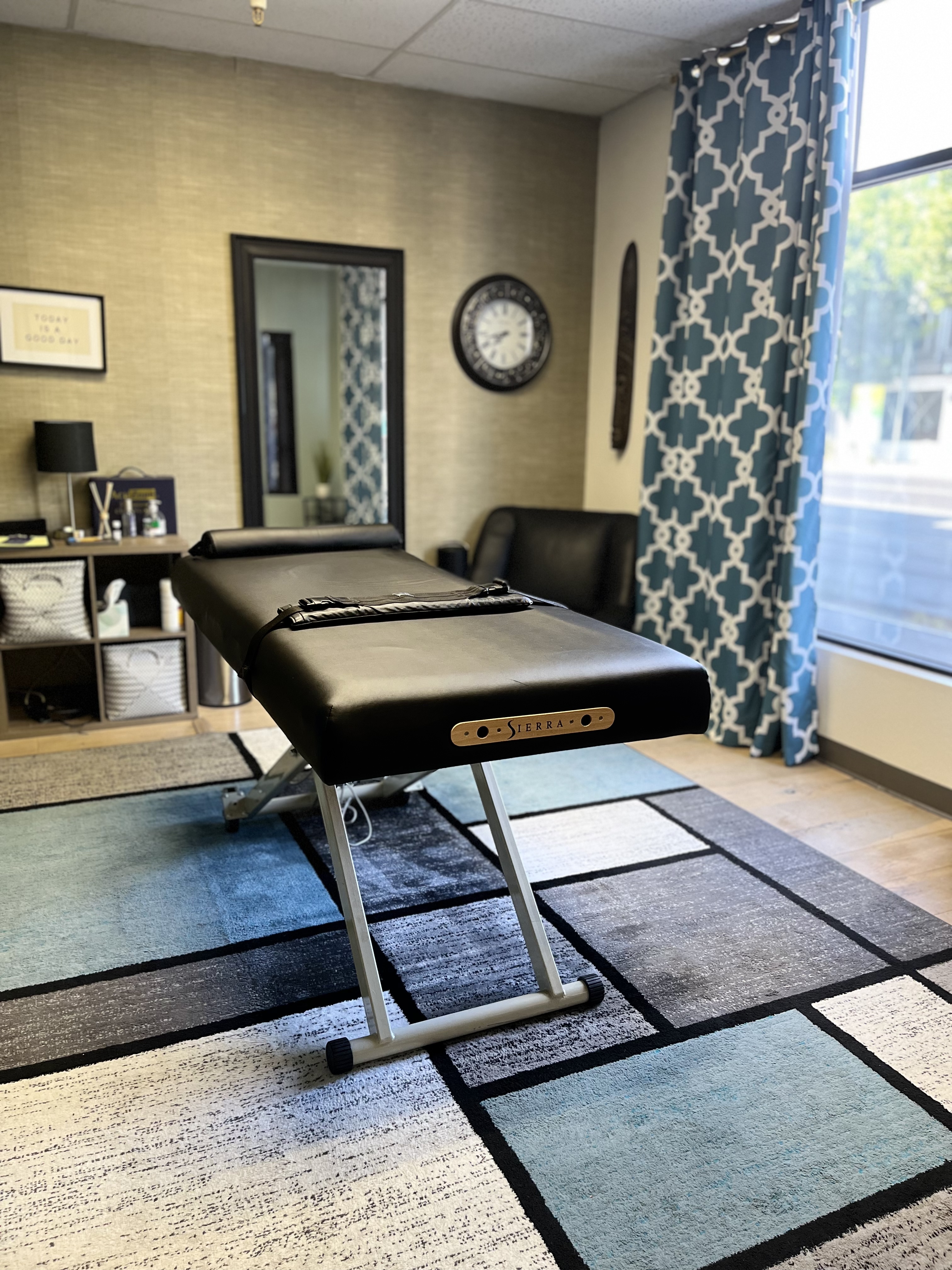 Toraino's fascia stretch room treatment table